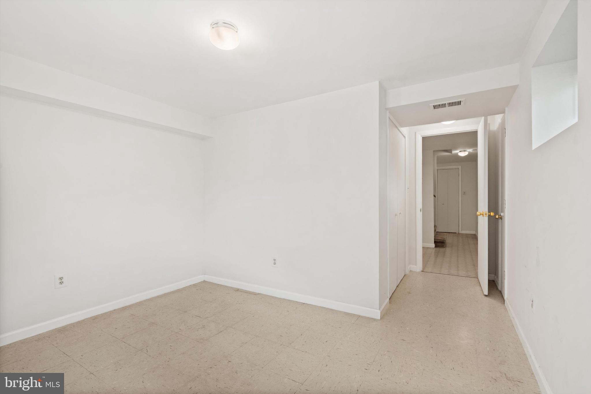 5308 Inverchapel Road Springfield, VA 22151 - Photo 19 of 28 LL Bonus room #1 View #1