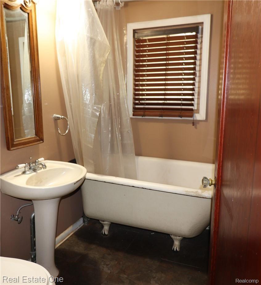 21903 Berg Road Southfield, MI 48033 - Photo 15 of 17 16-IMG_1417.JPG