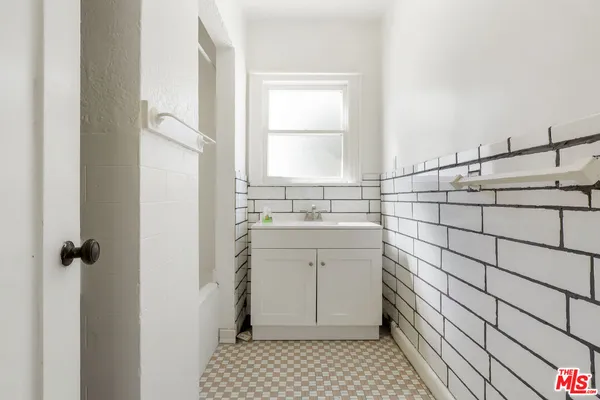 $795,000 | 805 South Crane Avenue, Compton, CA 90221