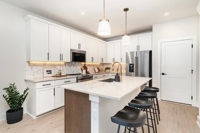 $499,900 | 826 42nd Avenue North, Nashville, TN 37209