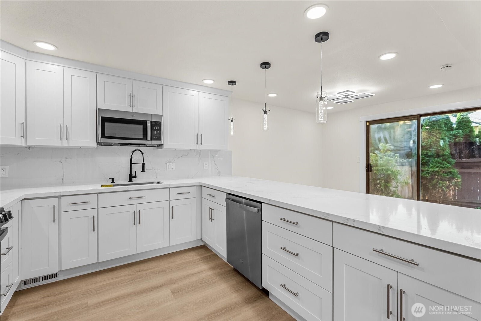 8543 Avondale Road Northeast Redmond, WA 98052 - Photo 12 of 40 Gallery Image 12