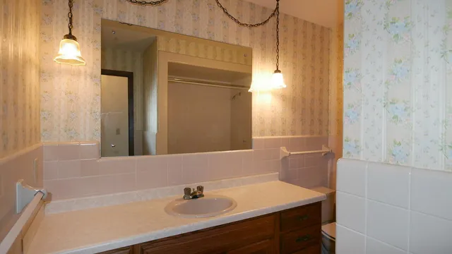 $209,900 | 2106 9th Street East, Glencoe, MN 55336