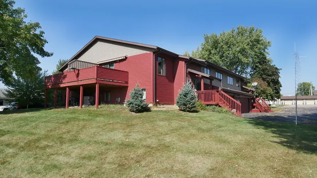$190,000 | 2106 9th Street East, Glencoe, MN 55336