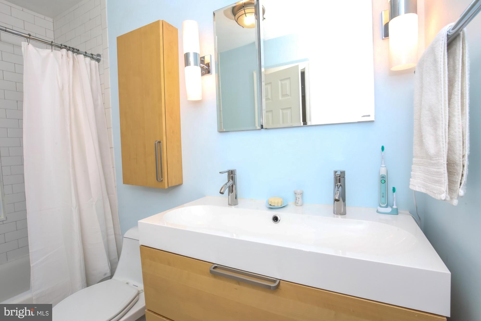 1014 Spring Road Northwest Washington, DC 20010 - Photo 17 of 28 Bath (Master)