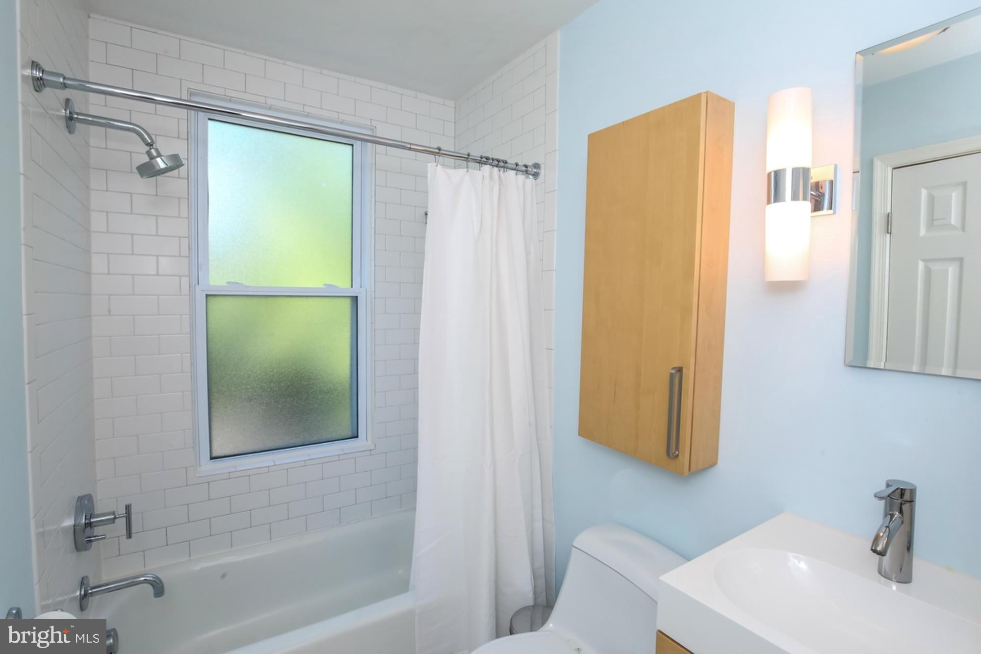 1014 Spring Road Northwest Washington, DC 20010 - Photo 18 of 28 Bath (Master)