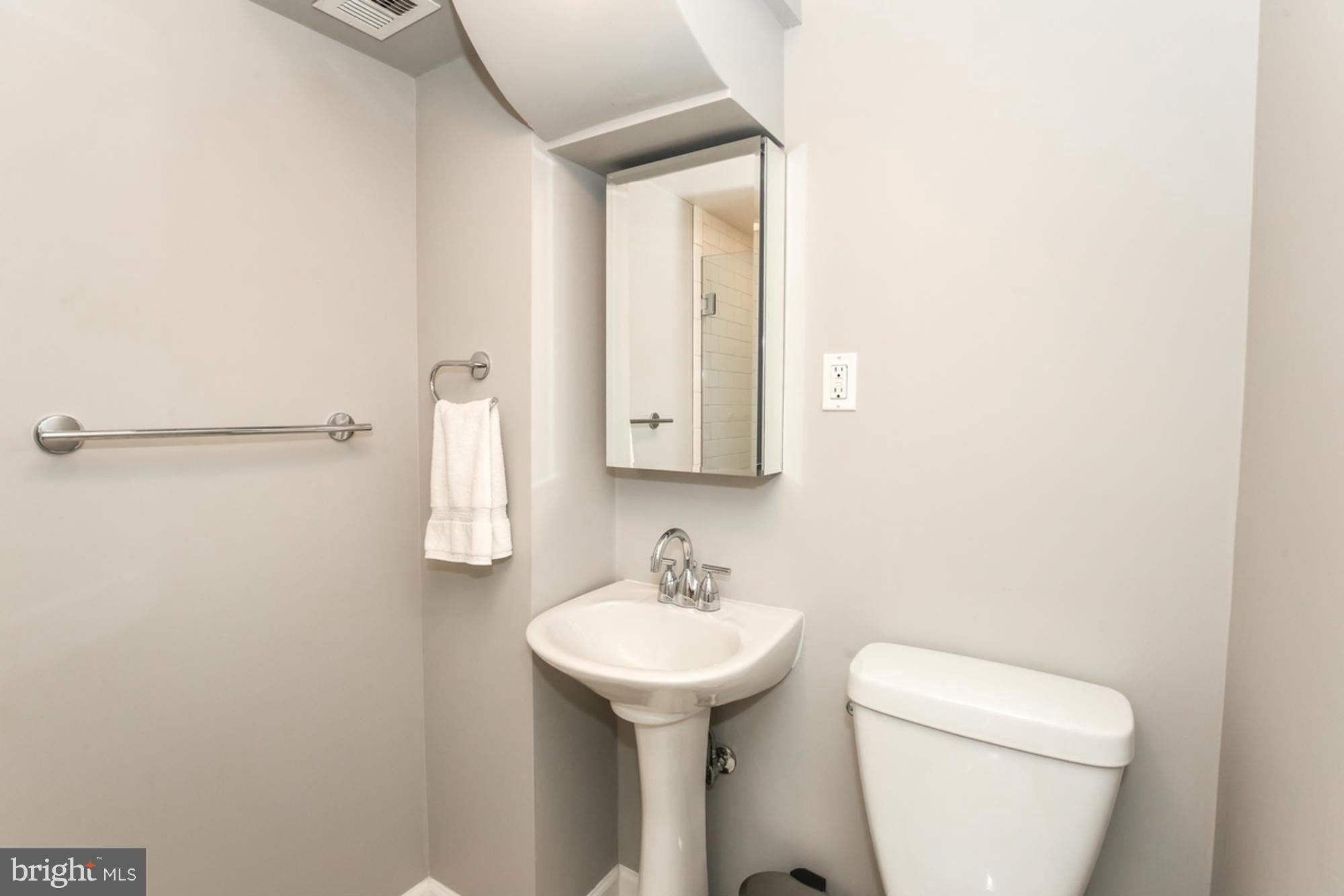 1014 Spring Road Northwest Washington, DC 20010 - Photo 25 of 28 Bath