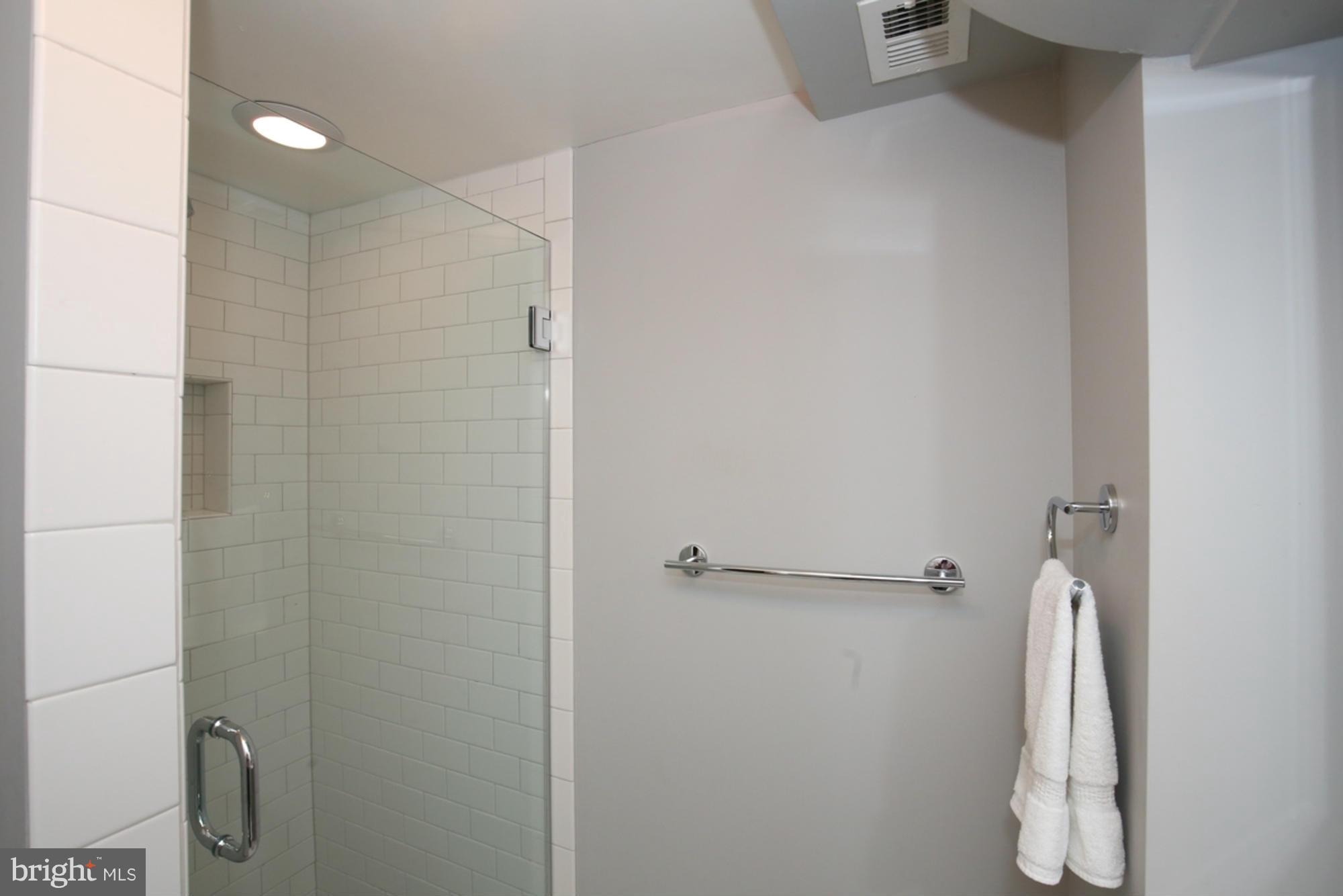 1014 Spring Road Northwest Washington, DC 20010 - Photo 26 of 28 Bath
