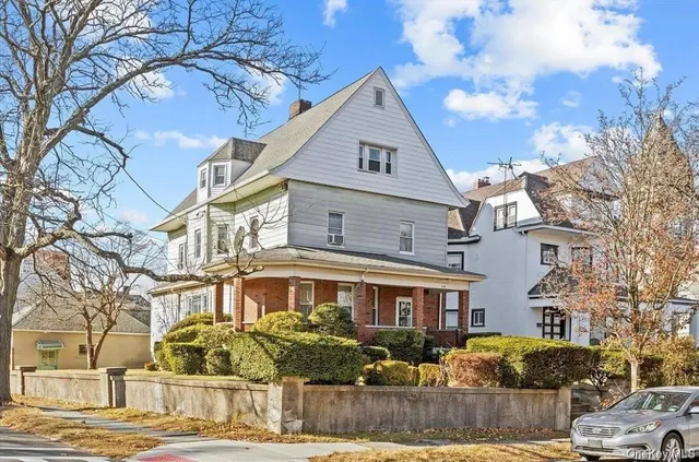 $3,349 | 194 Summit Avenue, Unit 2, Mount Vernon, NY 10550