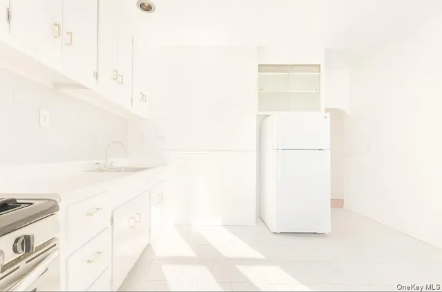 $3,349 | 194 Summit Avenue, Unit 2, Mount Vernon, NY 10550