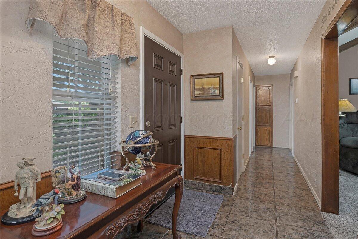 6008 Rutgers Street Amarillo, TX 79109 - Photo 3 of 22 03-Foyer