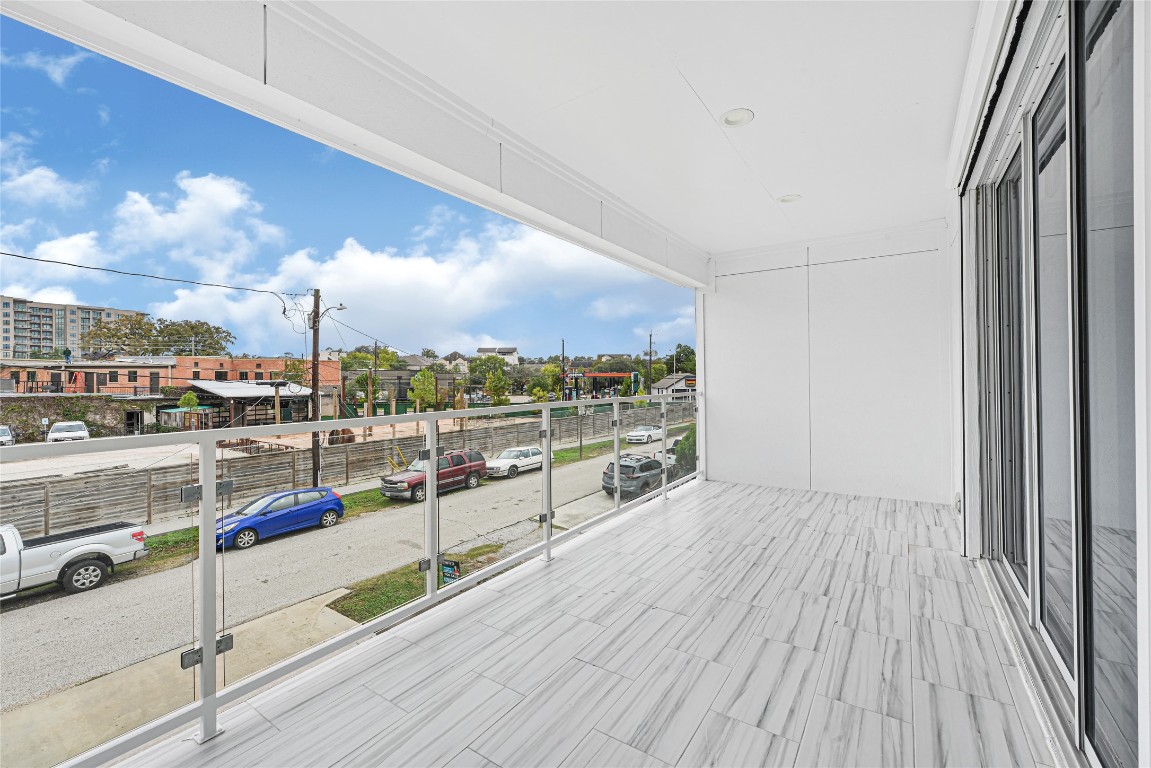 6118 Truro Street Houston, TX 77007 - Photo 16 of 39 a view of a terrace