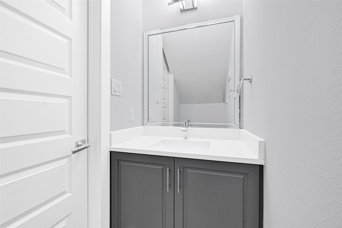 6118 Truro Street Houston, TX 77007 - Photo 28 of 39 a bathroom with a sink a mirror and a vanity