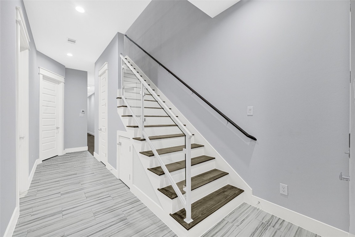 6118 Truro Street Houston, TX 77007 - Photo 4 of 39 a view of entryway with wooden floor
