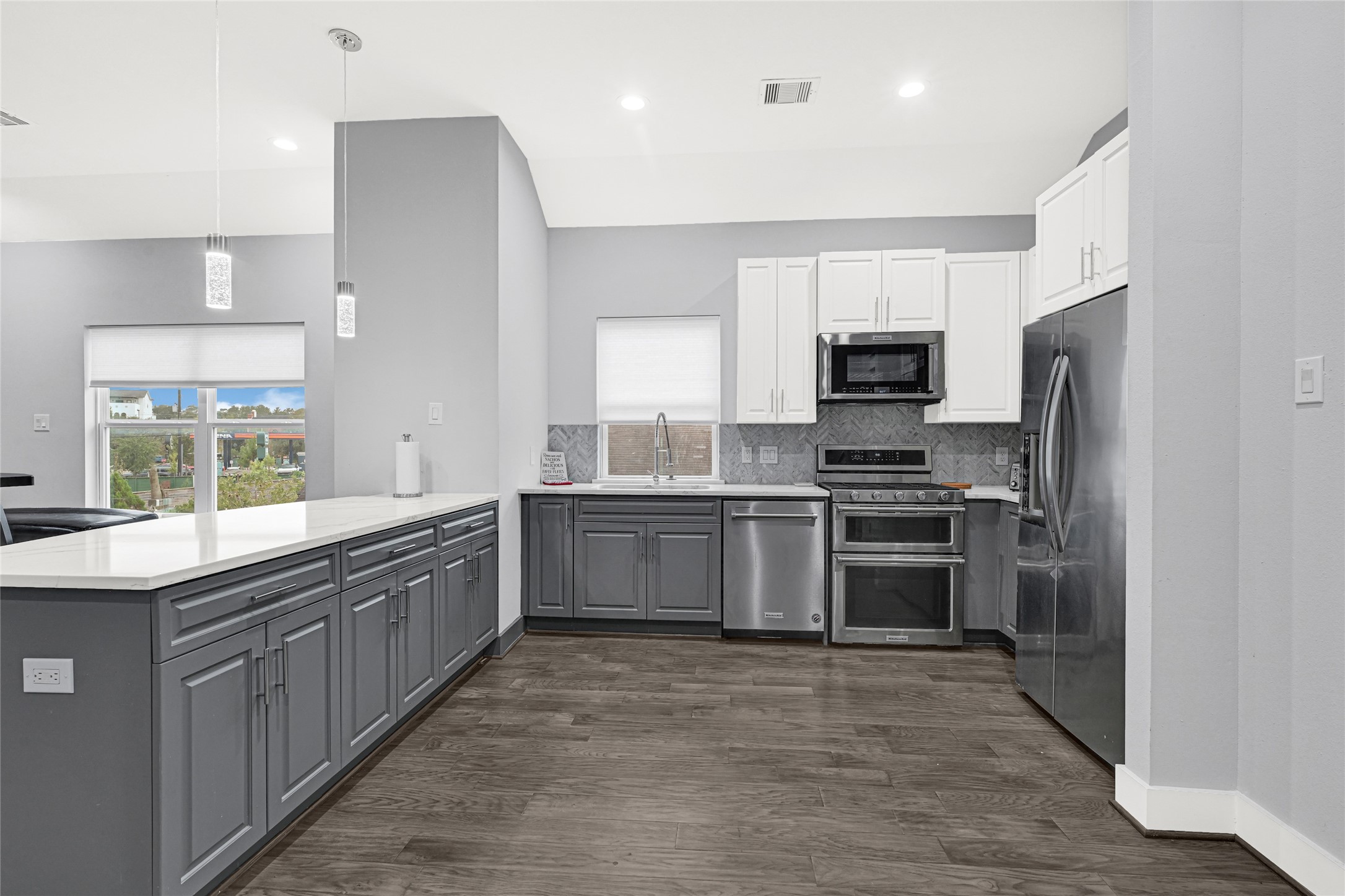 6118 Truro Street Houston, TX 77007 - Photo 6 of 39 a large kitchen with a large window and stainless steel appliances