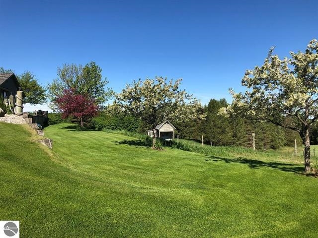 230 South 31 Road Cadillac, MI 49601 - Photo 4 of 44 1897300-3.JPG