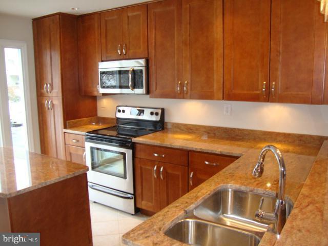 205 Castleton Place Upper Marlboro, MD 20774 - Photo 5 of 18 Kitchen