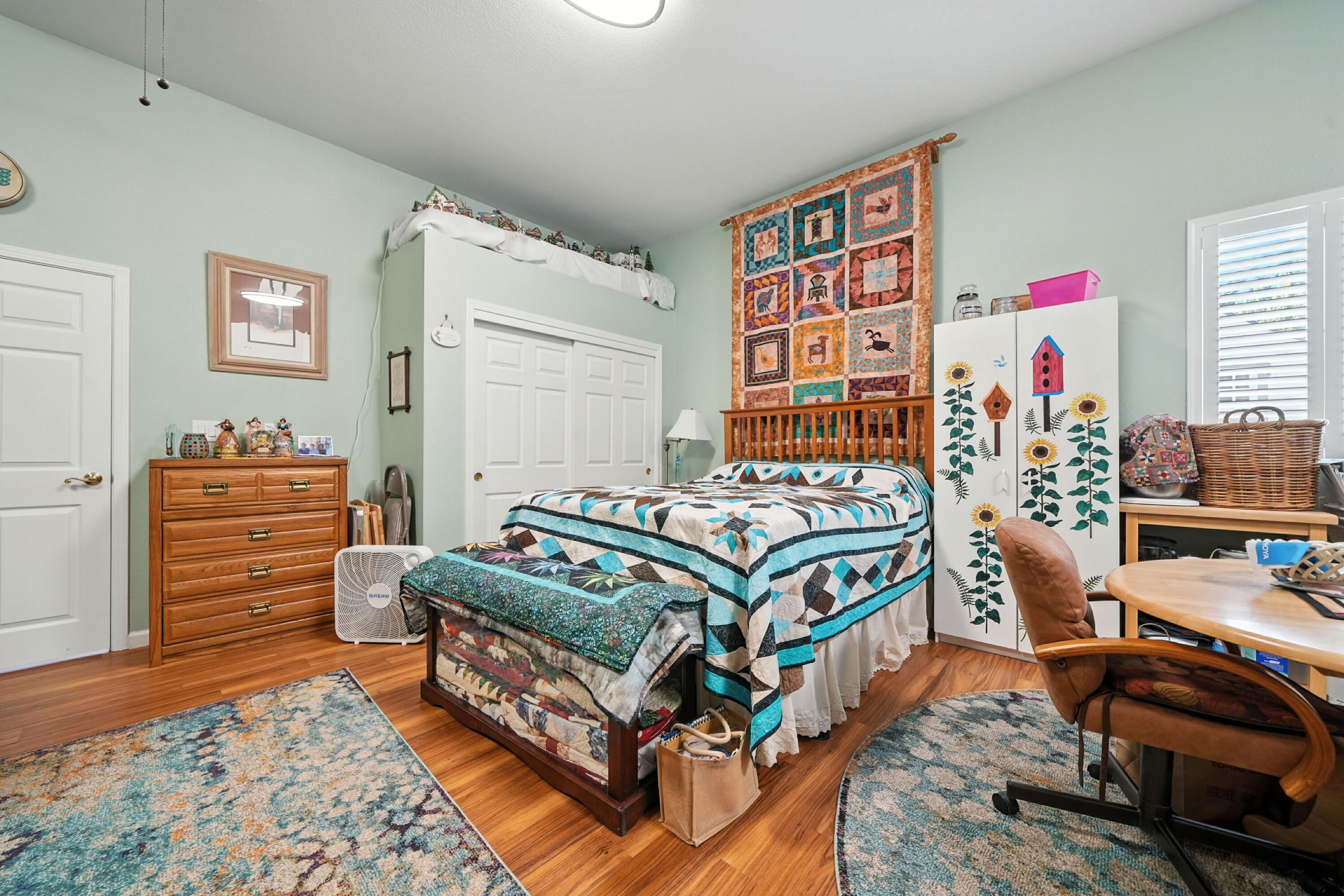 7777 Pit Road Redding, CA 96001 - Photo 22 of 27 a bedroom with furniture and a book shelf