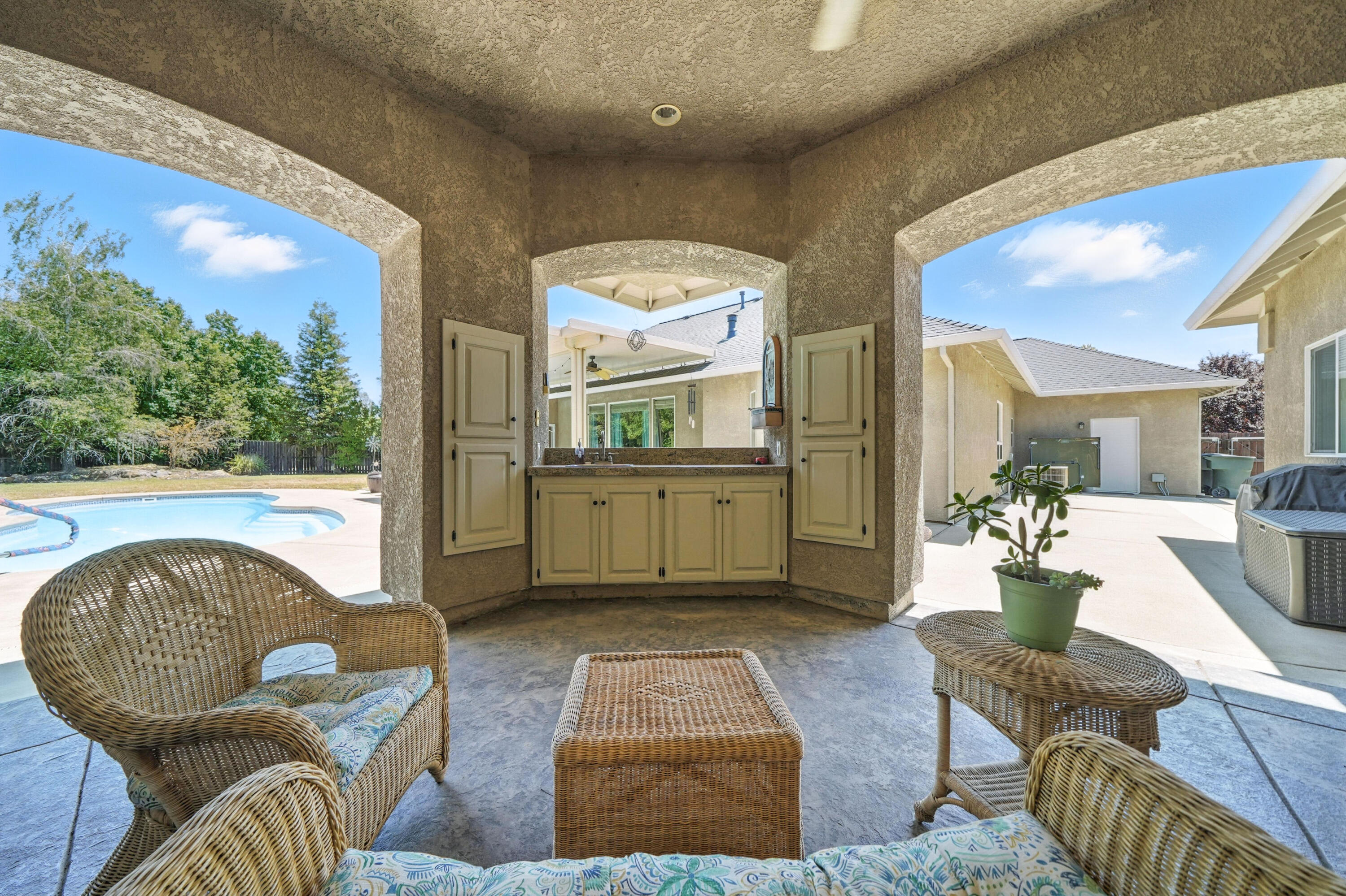 7777 Pit Road Redding, CA 96001 - Photo 25 of 27 a living room with furniture and a large window