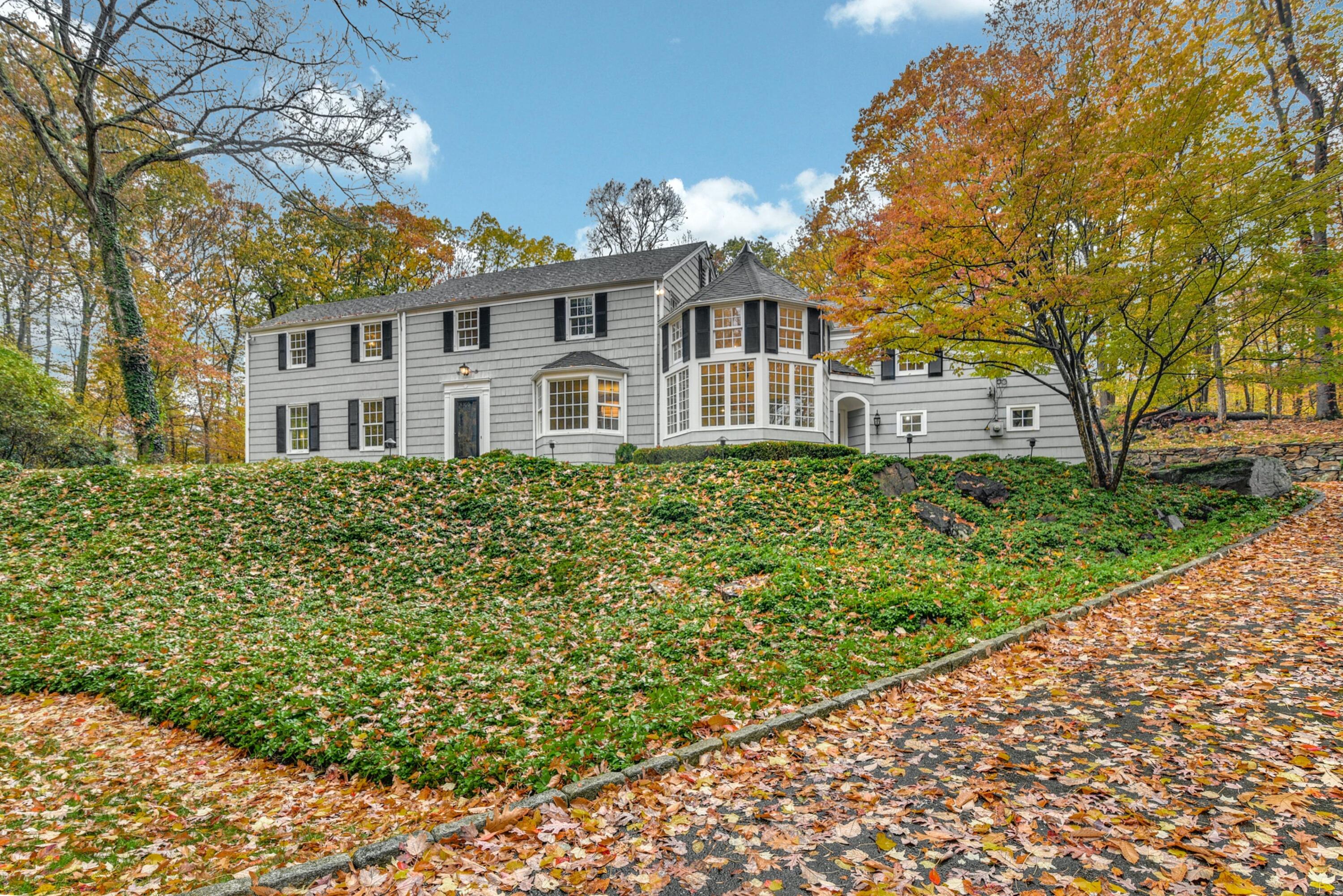 22 Stony Brook Road Darien, CT 06820 - Photo 33 of 33 a front view of a house with a garden