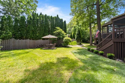 $949,000 | 837 Van Slyke Drive, Fontana, WI 53125