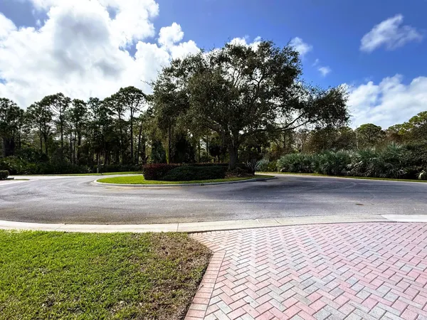 $585,000 | 12503 Southeast Plandome Drive, Hobe Sound, FL 33455