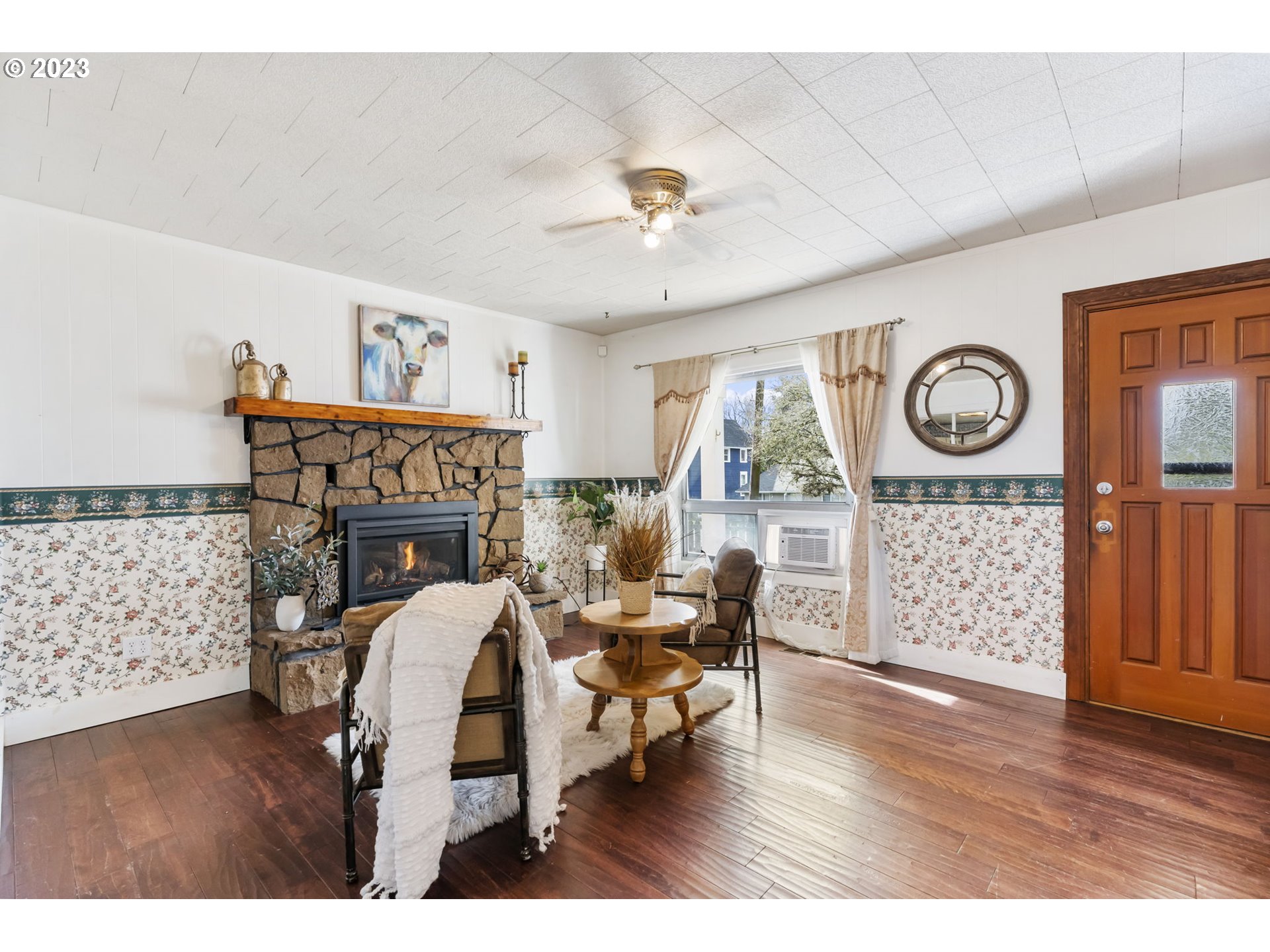 108 South 4th Avenue Ridgefield, WA 98642 - Photo 4 of 32 a living room with furniture a clock and wooden floor