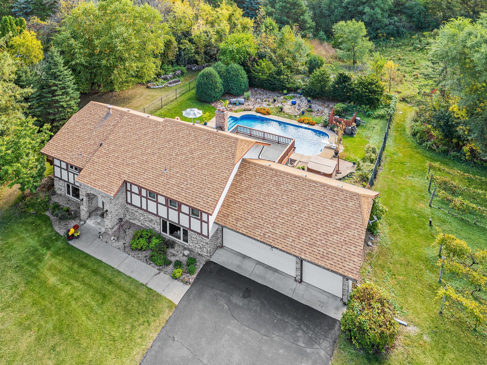 10 Hay Camp Road North Oaks, MN 55127 - Photo 2 of 37