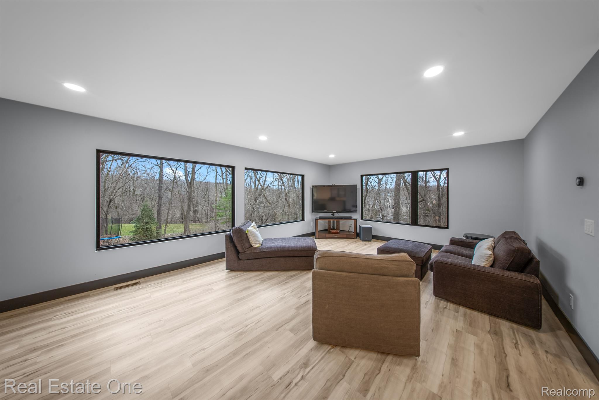 777 Brantford Road Rochester, MI 48306 - Photo 4 of 21 Gallery Image 4