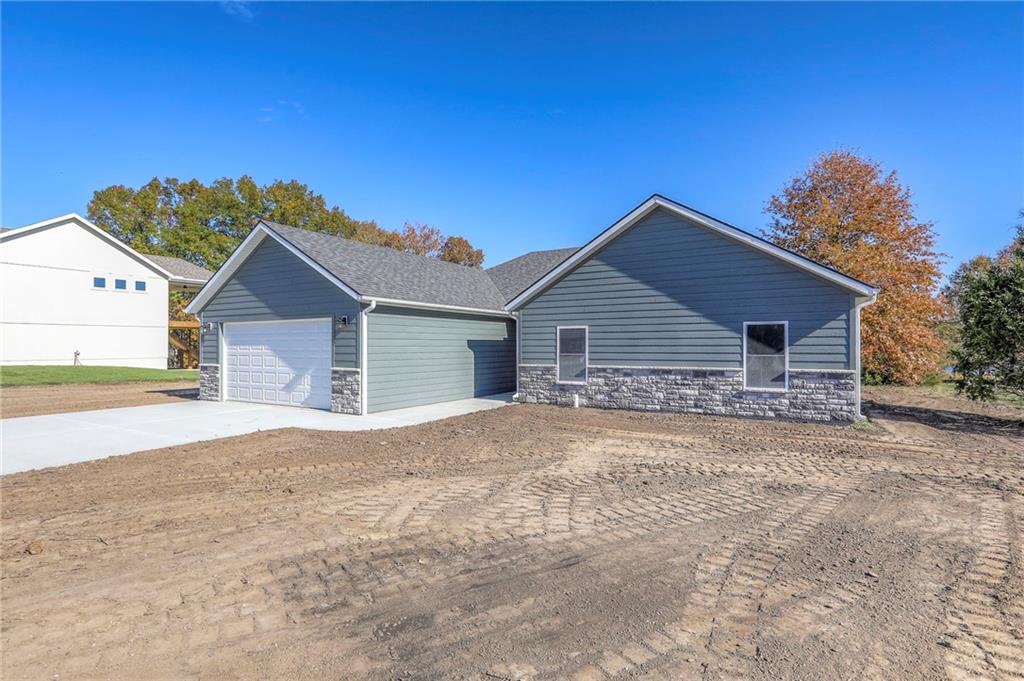 310 Northeast 51st Road Warrensburg, MO 64093 - Photo 1 of 17