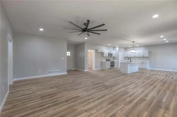 $395,000 | 310 Northeast 51st Road, Warrensburg, MO 64093