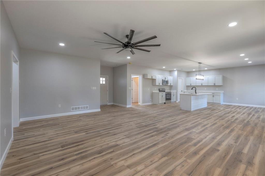 310 Northeast 51st Road Warrensburg, MO 64093 - Photo 4 of 17