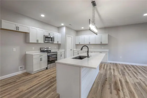 $395,000 | 310 Northeast 51st Road, Warrensburg, MO 64093