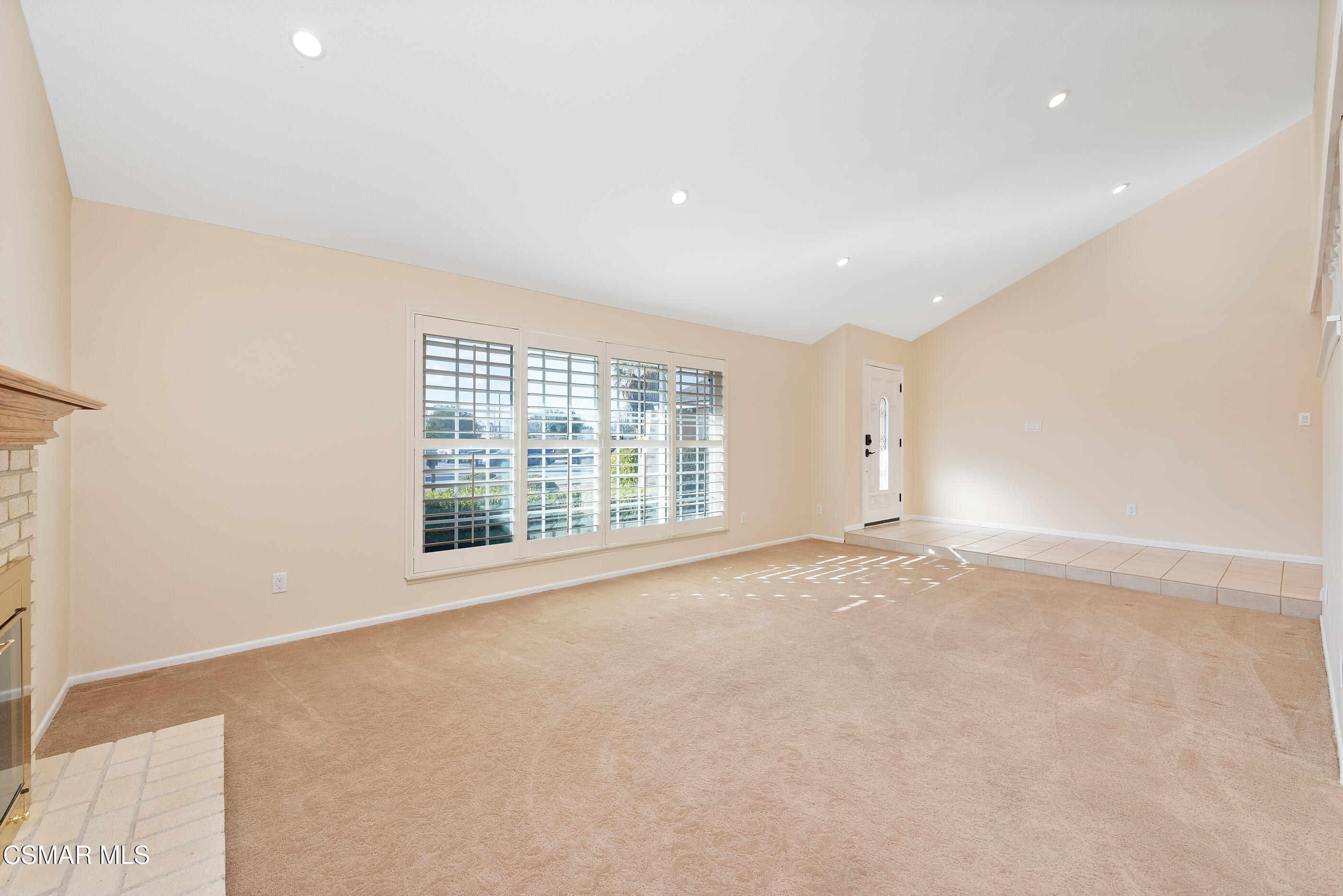 2248 Stow Street Simi Valley, CA 93063 - Photo 8 of 41 Living Room