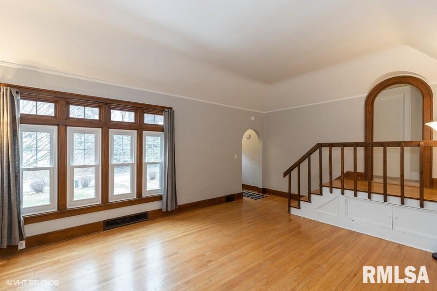 1803 Jersey Ridge Road Davenport, IA 52803 - Photo 5 of 19 Gallery Image 5