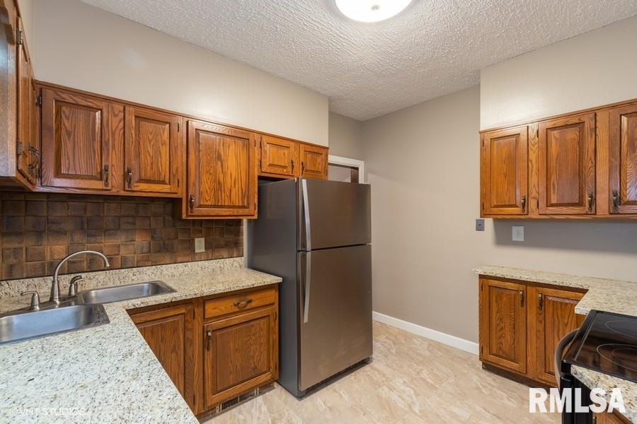 1803 Jersey Ridge Road Davenport, IA 52803 - Photo 8 of 19 Gallery Image 8
