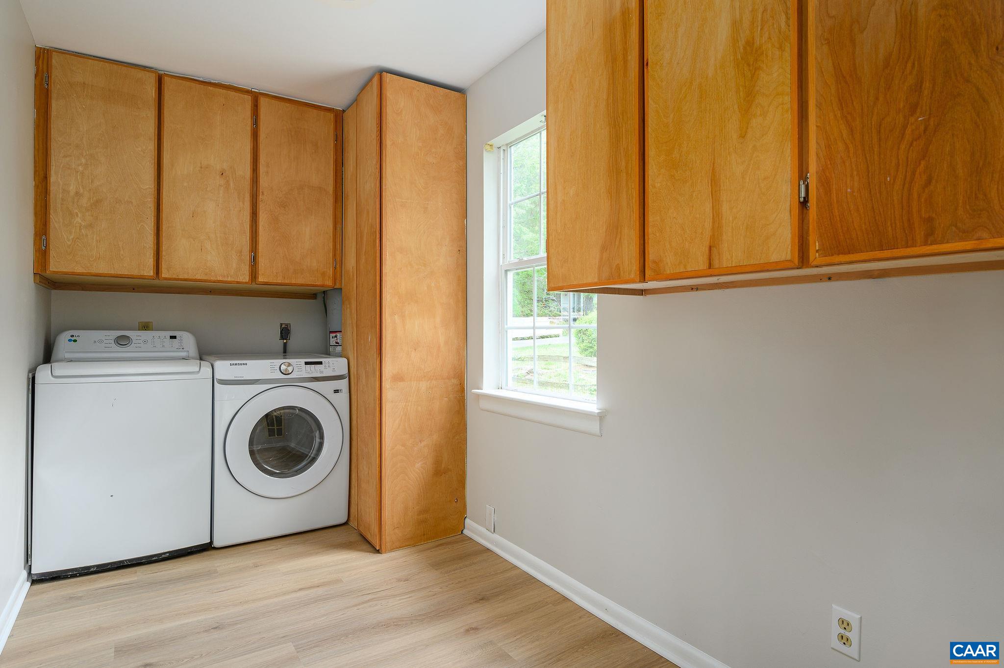 109 Middlesex Drive Charlottesville, VA 22901 - Photo 8 of 27 a utility room with dryer and washer