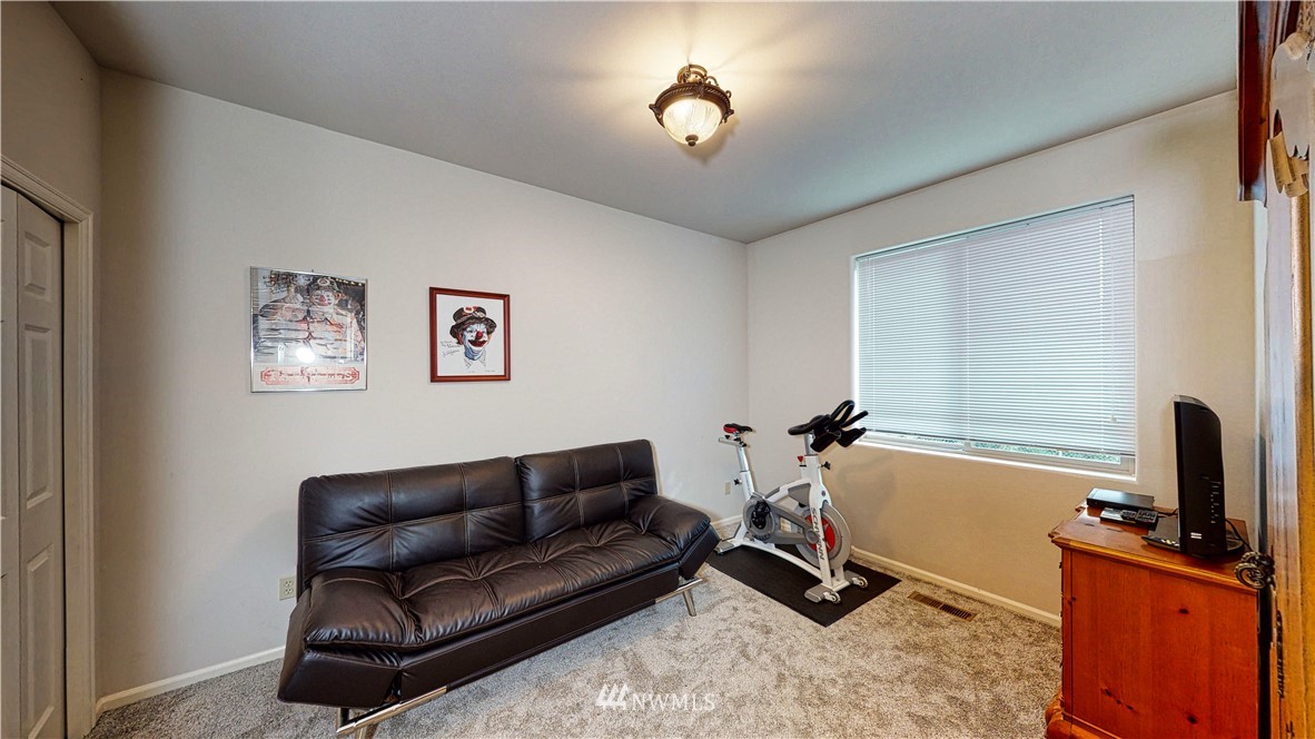 4830 Fobes Road Snohomish, WA 98290 - Photo 28 of 35 a living room with furniture gym equipment and a flat screen tv