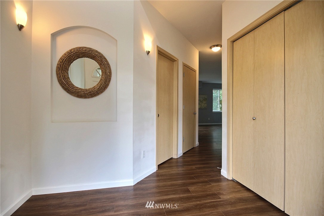 3818 Northeast 14th Place Renton, WA 98056 - Photo 2 of 23