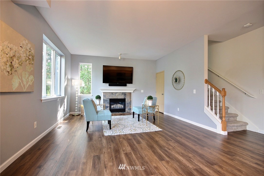 3818 Northeast 14th Place Renton, WA 98056 - Photo 3 of 23