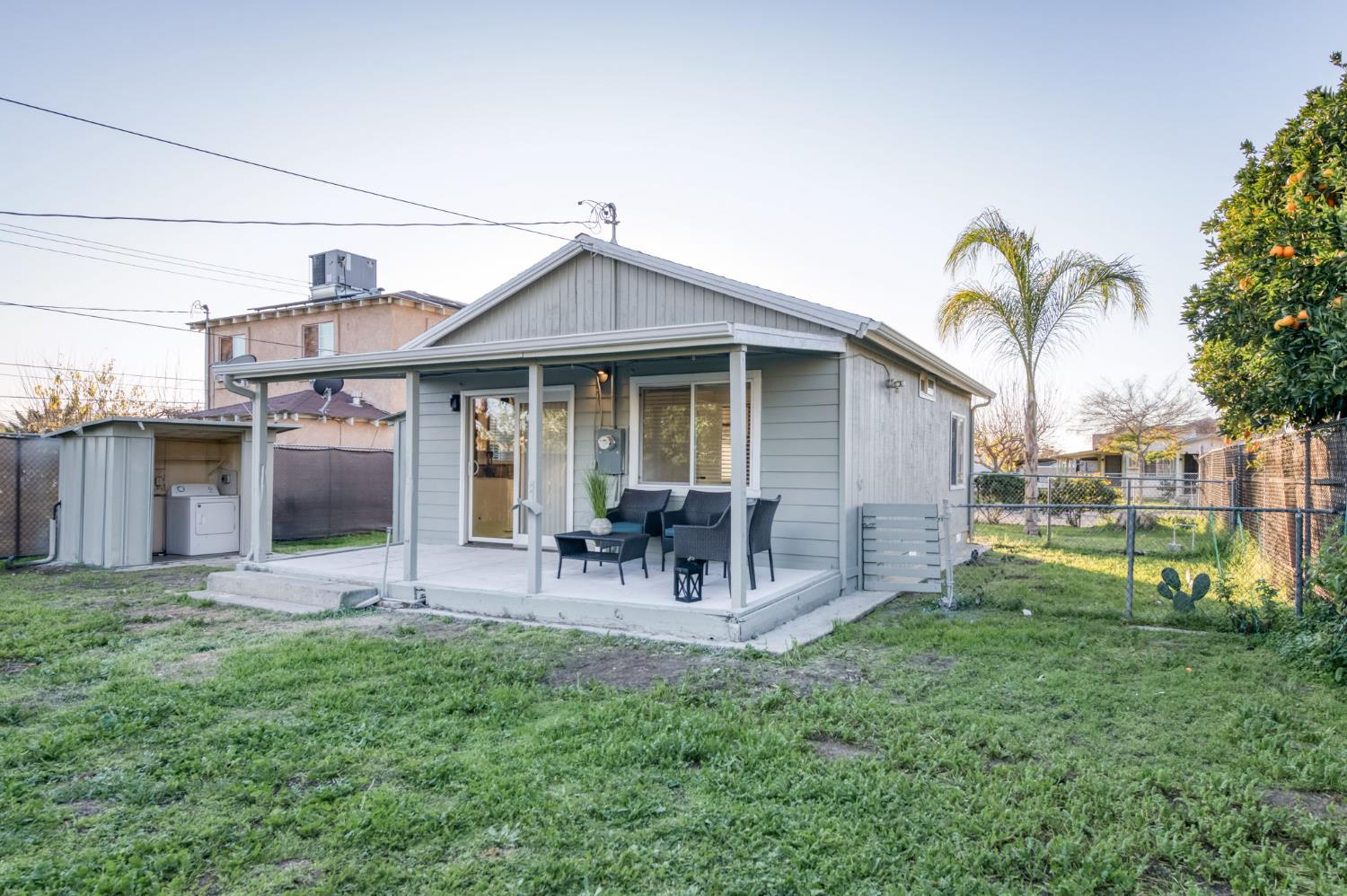 2414 Snyder Street Selma, CA 93662 - Photo 24 of 28 a patio with table and chairs