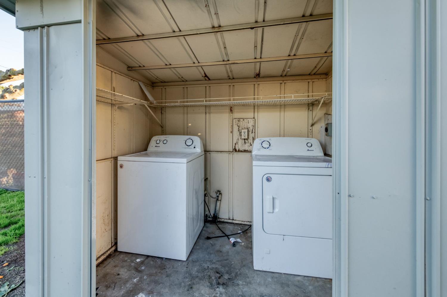 2414 Snyder Street Selma, CA 93662 - Photo 28 of 28 a utility room with dryer and washer
