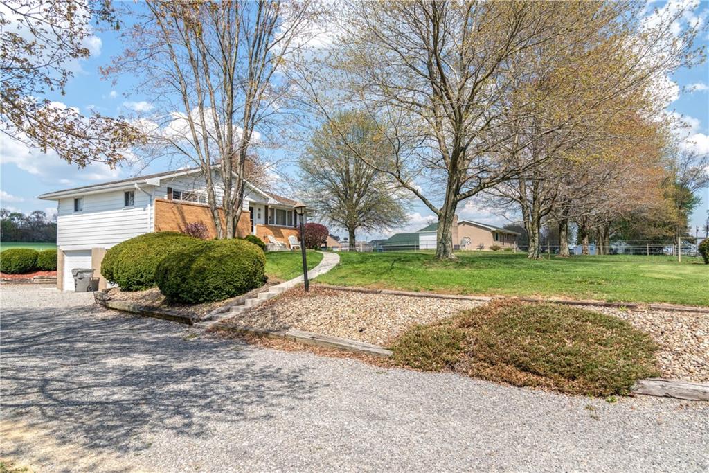 124 West Brewster Road Butler, PA 16001 - Photo 2 of 25