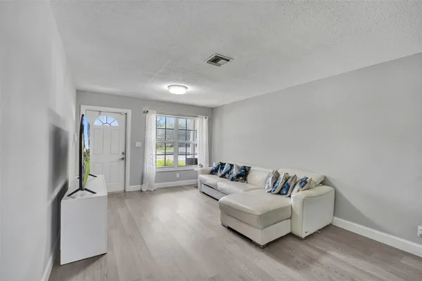 $750,000 | 4017 Woodside Drive, Coral Springs, FL 33065