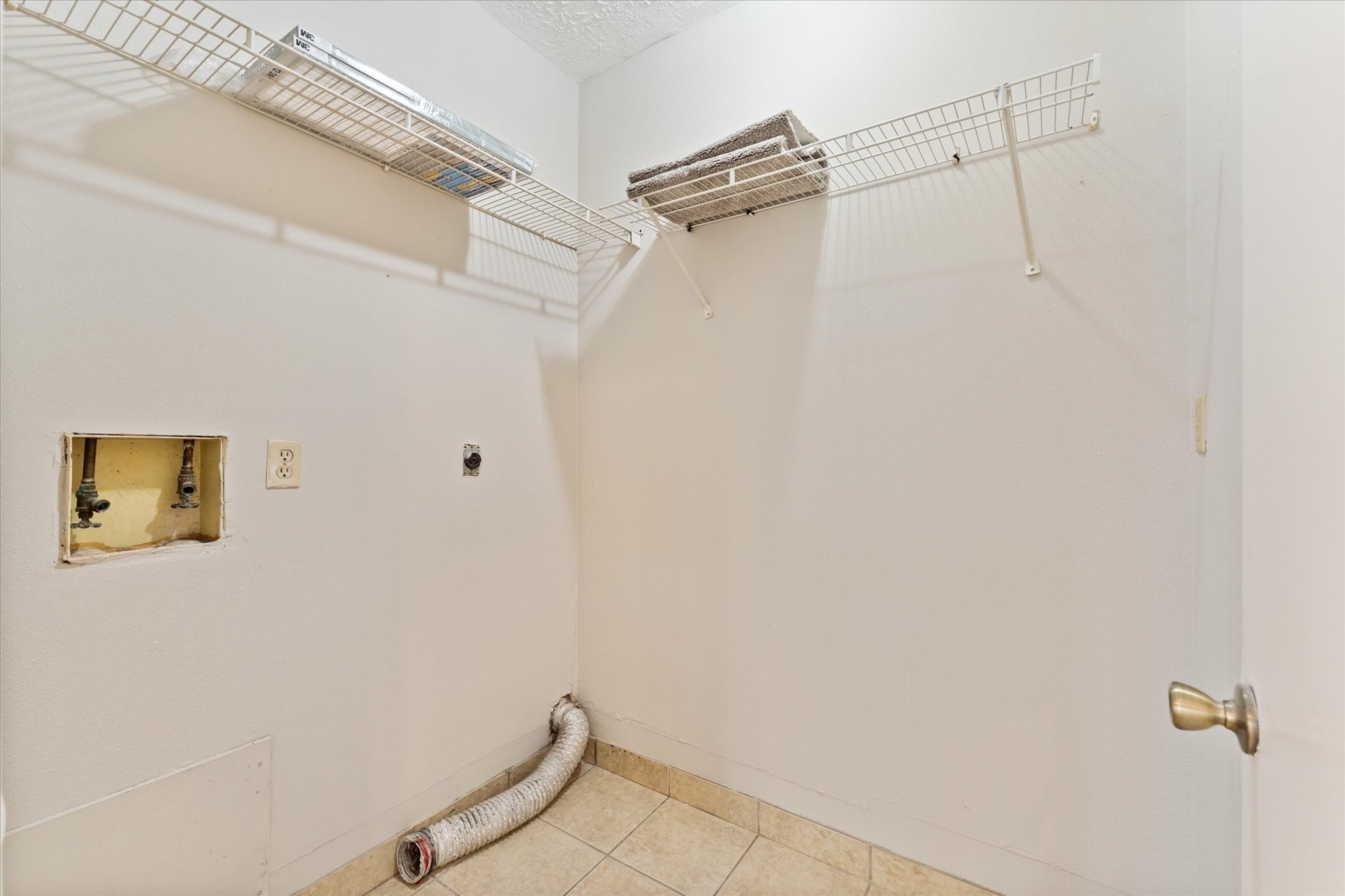 4906 Meadowfox Place Spring, TX 77389 - Photo 34 of 39 Laundry Room.