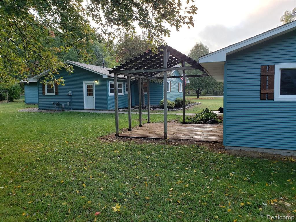 2465 Carpenter Road Lapeer, MI 48446 - Photo 4 of 28