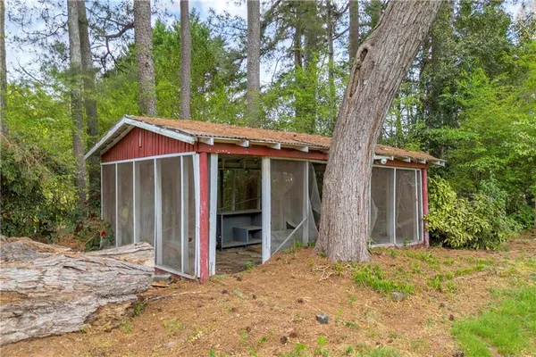 a front view of house with yard
