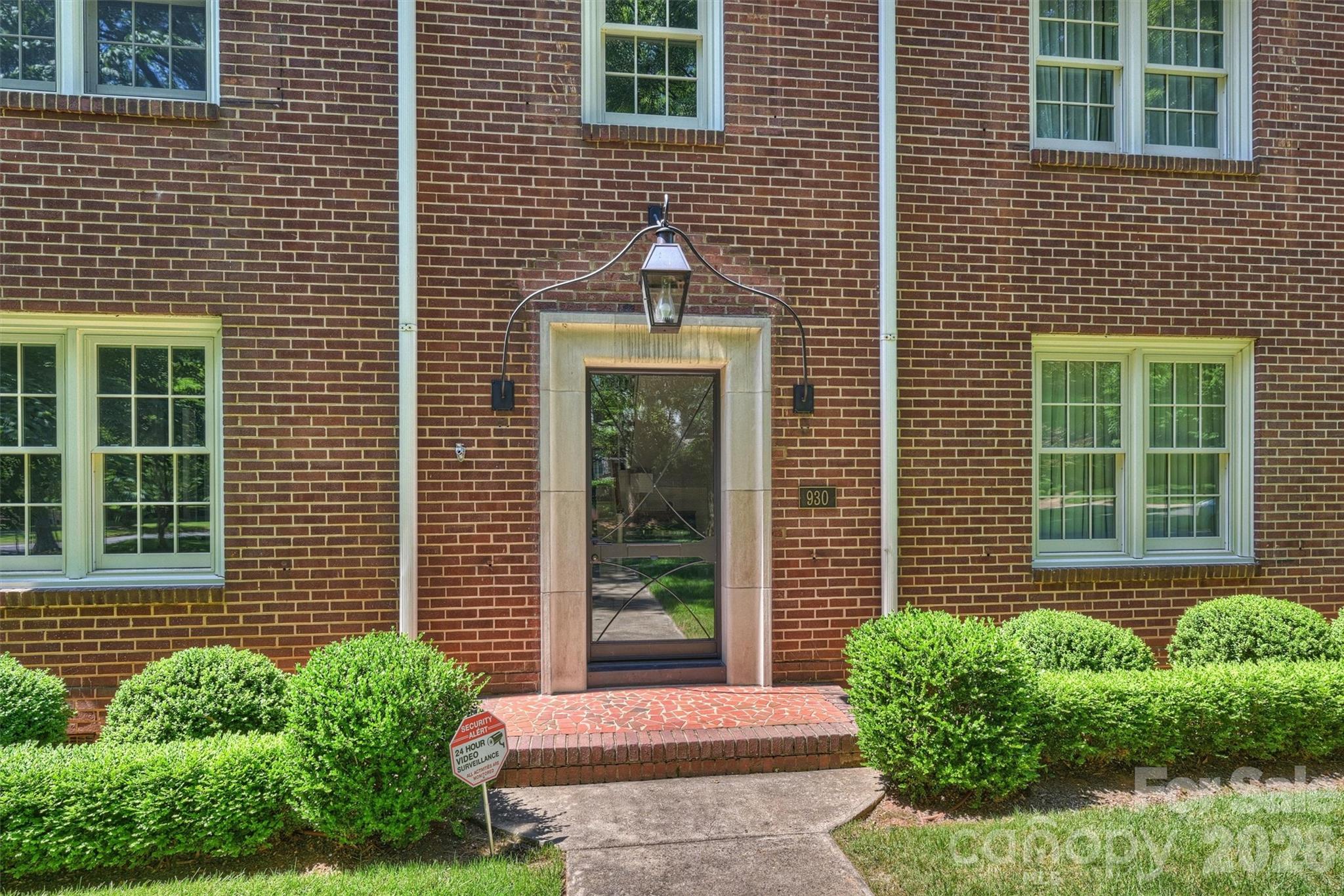930 Ardsley Road, Unit 2 Charlotte, NC 28207 - Photo 2 of 36