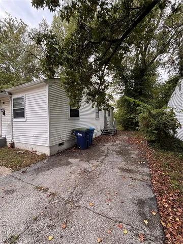 $89,900 | 705 Beardsley Court, Ferguson, MO 63135