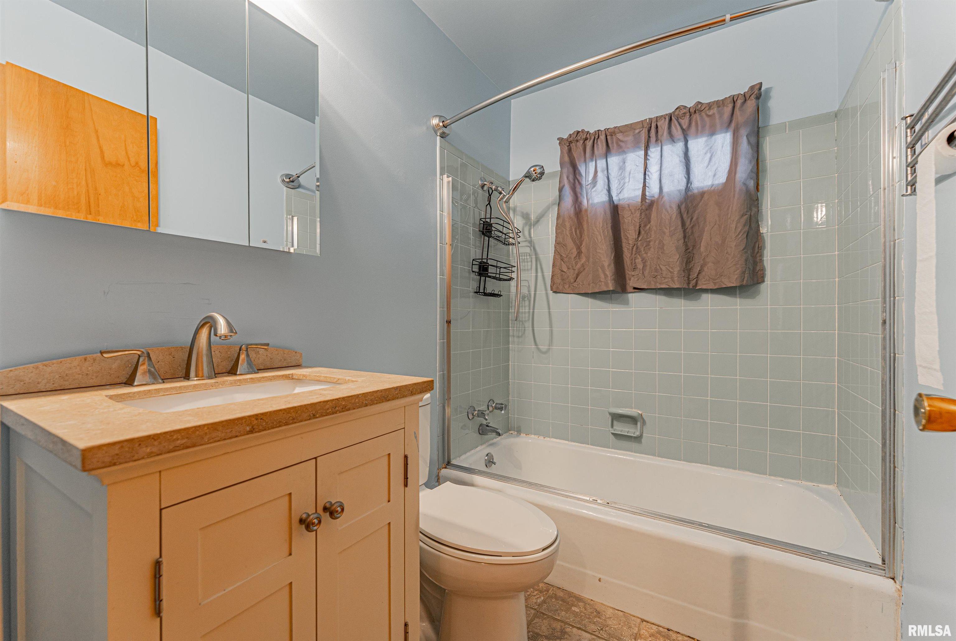 1804 Fairfield Drive Springfield, IL 62702 - Photo 18 of 26 Gallery Image 18