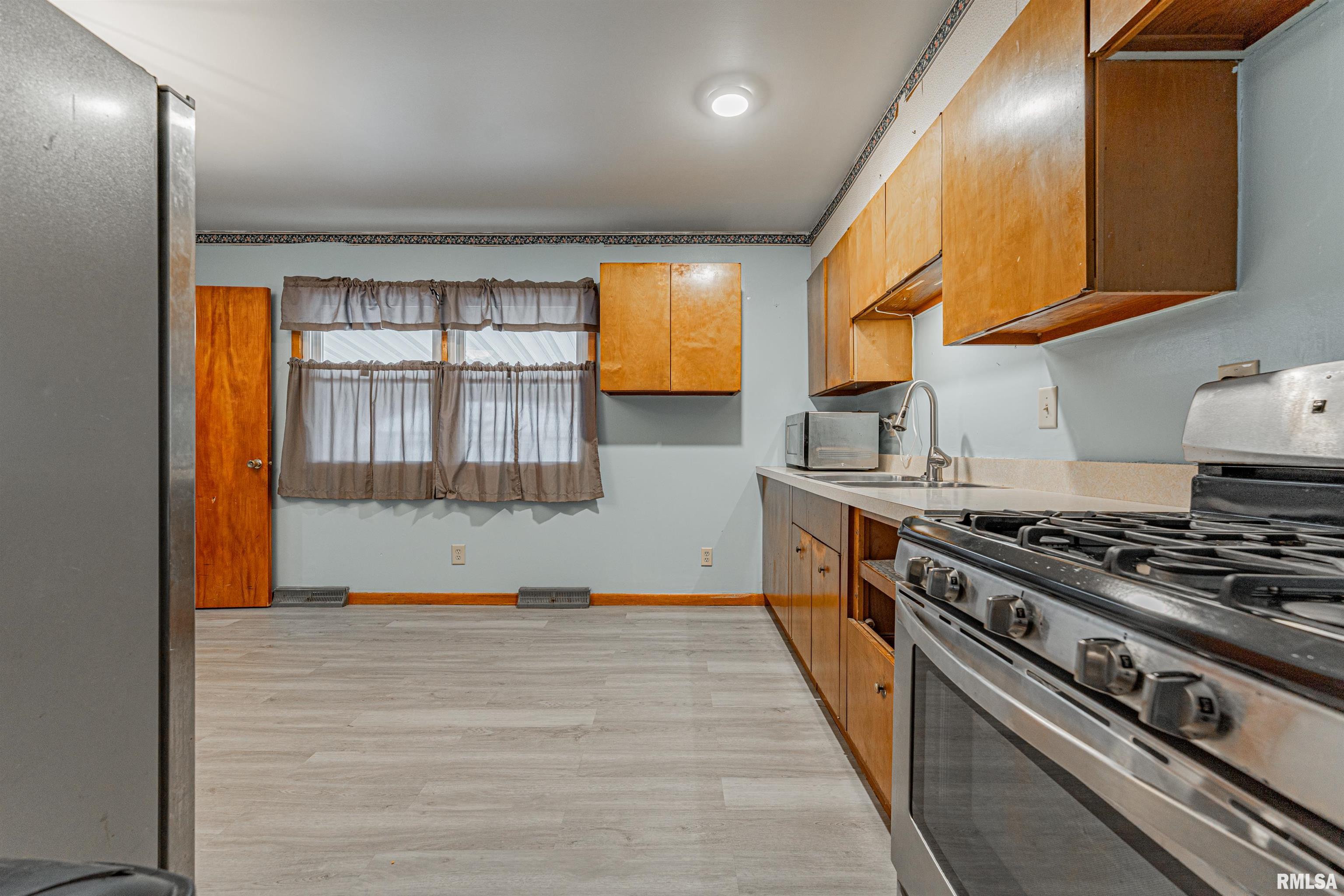 1804 Fairfield Drive Springfield, IL 62702 - Photo 8 of 26 Gallery Image 8